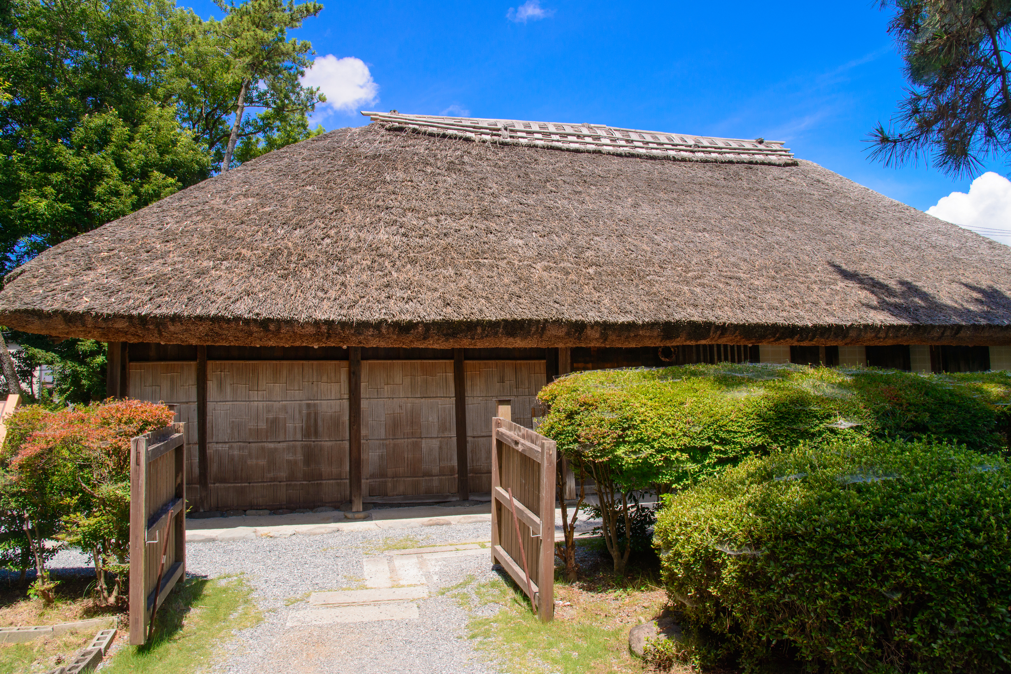 ホームズ】一戸建ての屋根はどう選ぶ？種類によるデザインや機能の違い 