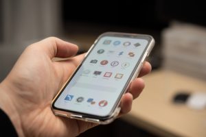 スマホを使ってサロン探し