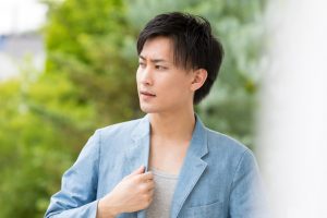 ジャケットで落ち着いた着こなしを