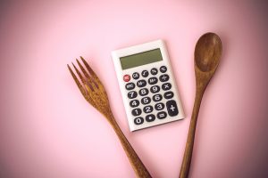 時間や費用を考慮して料理ができる
