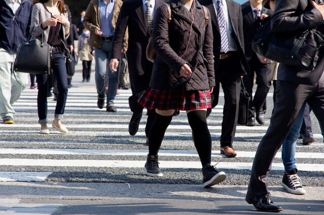【ホームズ】“徒歩 分”は正しい? 駅からの実際の所要時間を調べるには | 住まいのお役立ち情報