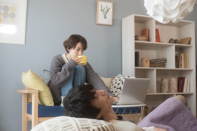 狭い部屋で同棲するメリットとデメリットは?