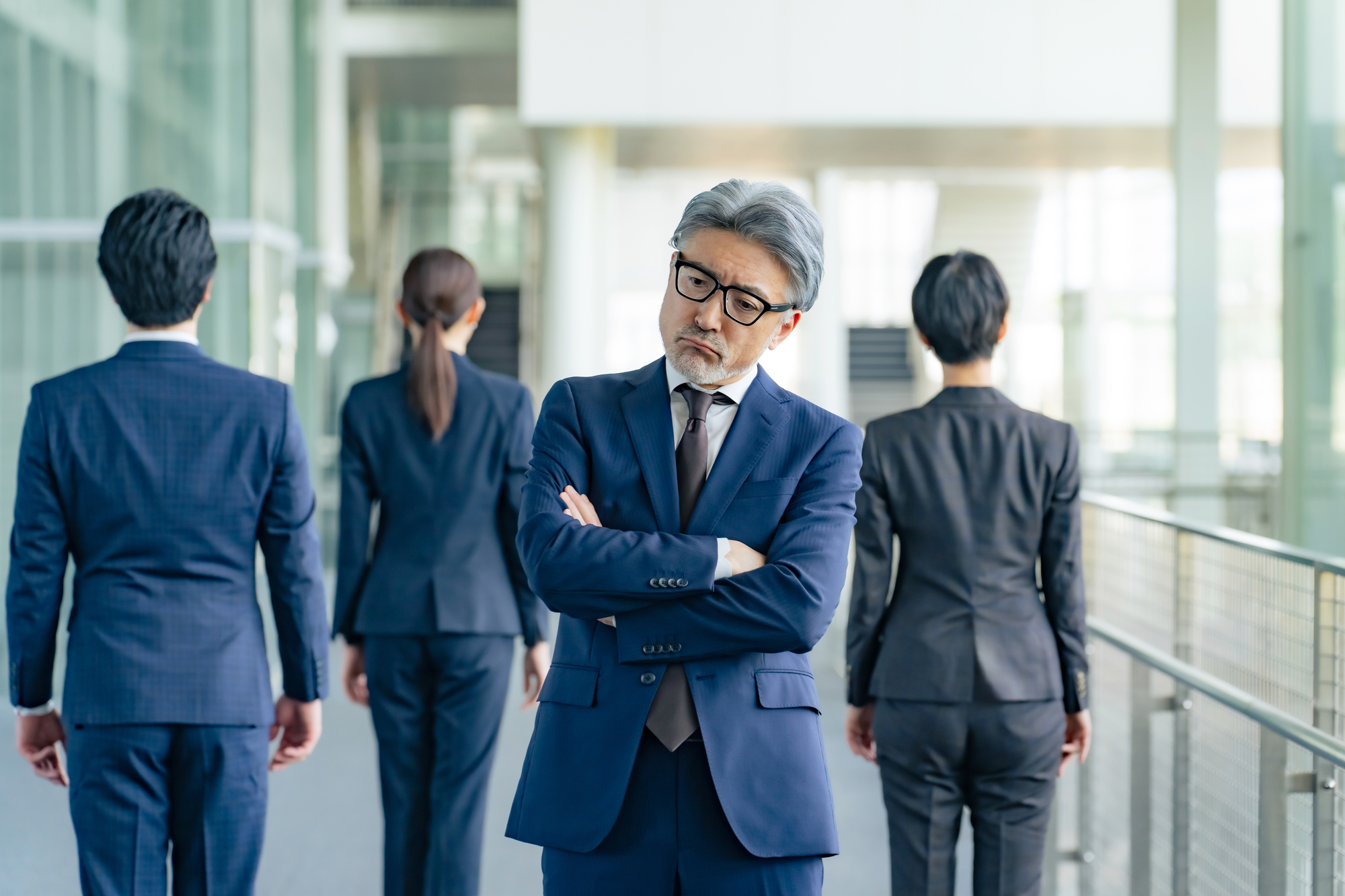 退職勧奨（退職勧告）とは？違法にならない進め方や言い方・流れ・注意点を解説というタイトルの記事のサムネイル画像