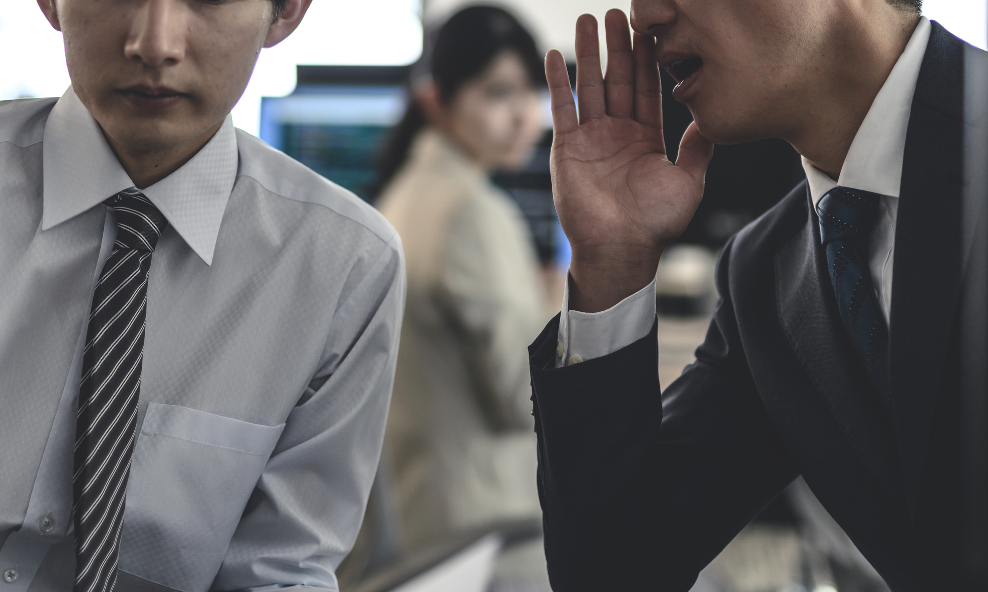 インサイダー取引に課せられる罰則とは？禁止行為や規制対象者などの基礎知識も解説というタイトルの記事のサムネイル画像