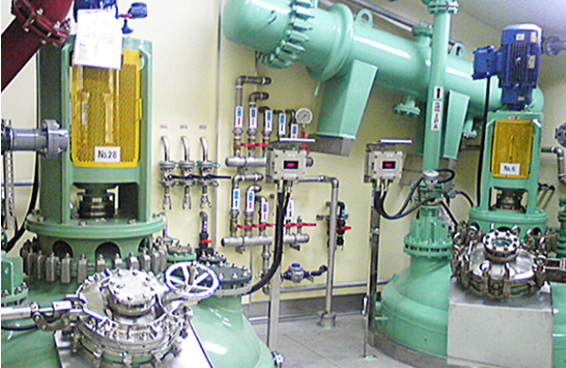 化学工場の製造スタッフ