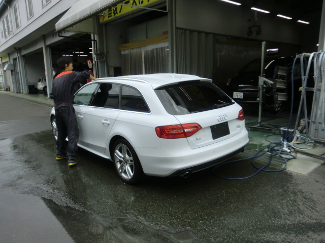 自動車鈑金スタッフ