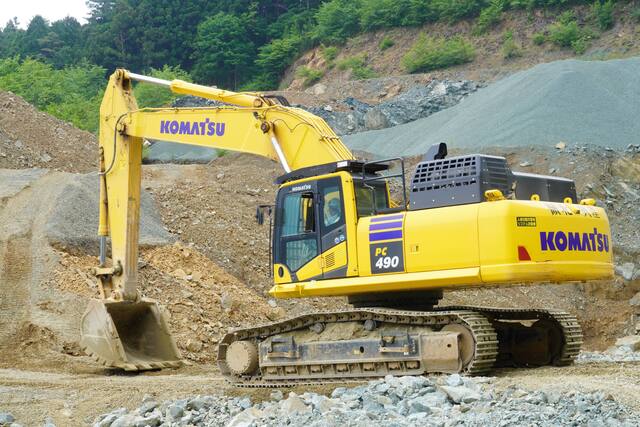残業少なめ　土日祝お休み、年間休日120日の砕石場での重機オペレーター