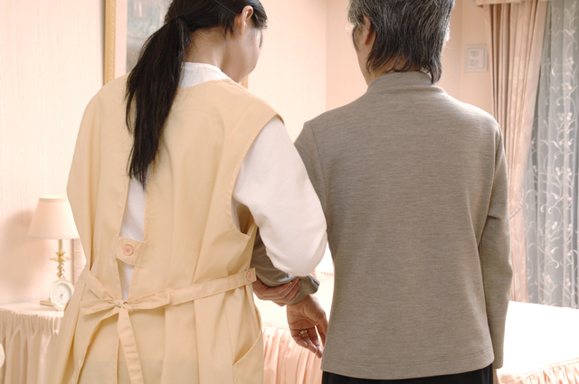 【グループホーム横浜汲沢・彩り】グループホームの介護スタッフ：正社員(管理者候補）