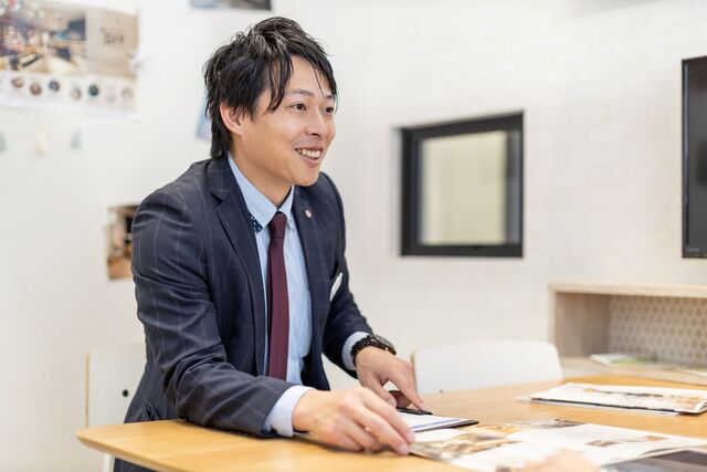 住宅展示場での営業スタッフ／正社員