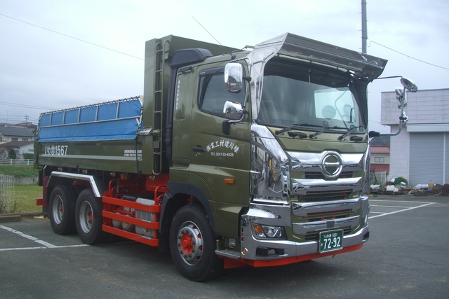 重機オペレーター及び大型ダンプ運転／正社員