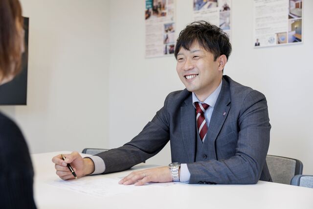 住宅展示場での営業スタッフ／正社員