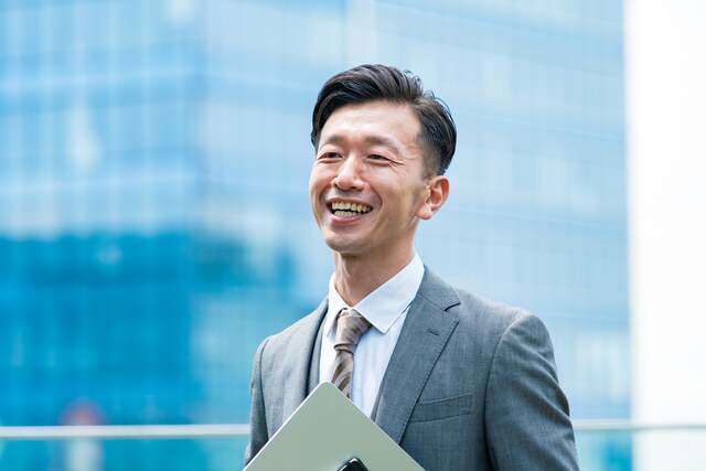住宅展示場での営業スタッフ／正社員