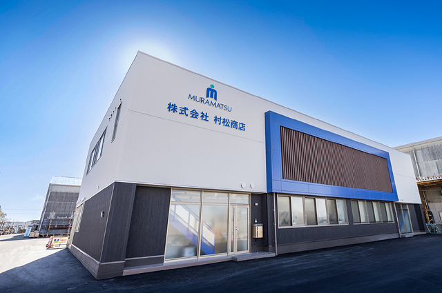 新卒　浜松市勤務　年間休日128日　建築会社などのお客様先に商品を納品しながら、打ち合わせなどを行うお仕事です　ノルマ一切無し　完全週休二日制