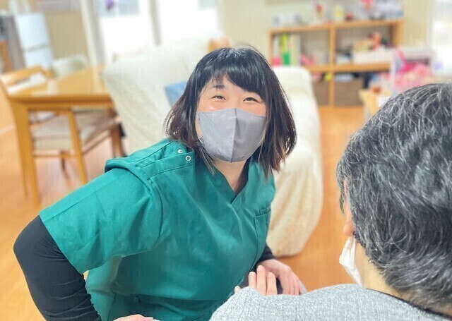 「デイサービスセンター菜の花」介護職フルタイムパート／日曜定休、17時までのお仕事