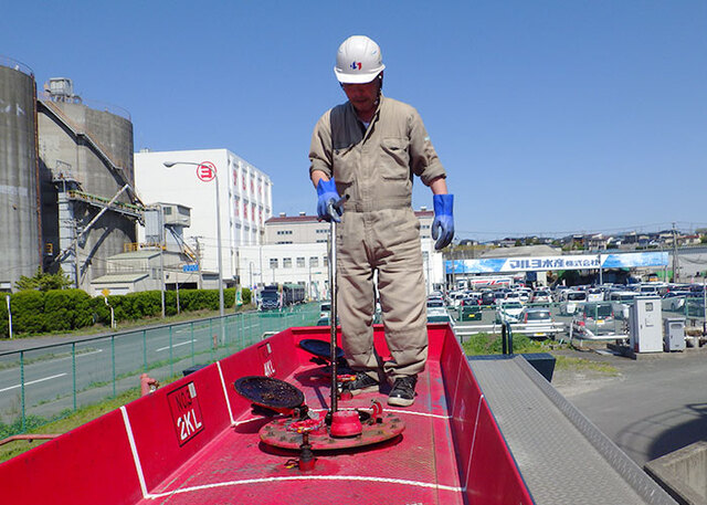 タンクローリードライバー