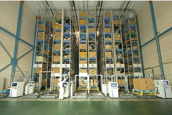 倉庫スタッフ／一般職