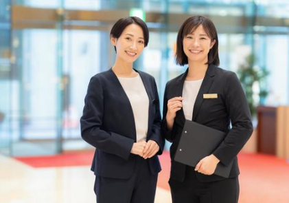 レストラン・ウェディング会場における接客サービス :/bsＢポジティブ_長崎