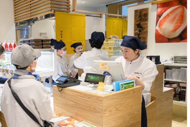 和菓子店併設のカフェスタッフ：正社員