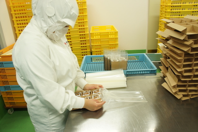 お菓子の製造補助・包装サポートスタッフ：契約社員・パート・アルバイト