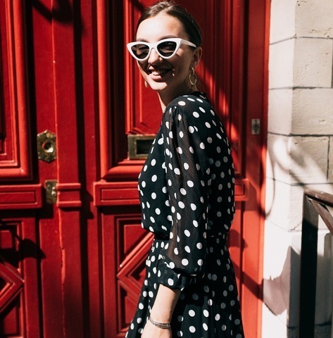 高時給スタート！急募案件★雑誌掲載多数！人気レディースアパレル販売のお仕事｜週5日フルタイムで安定収入♪