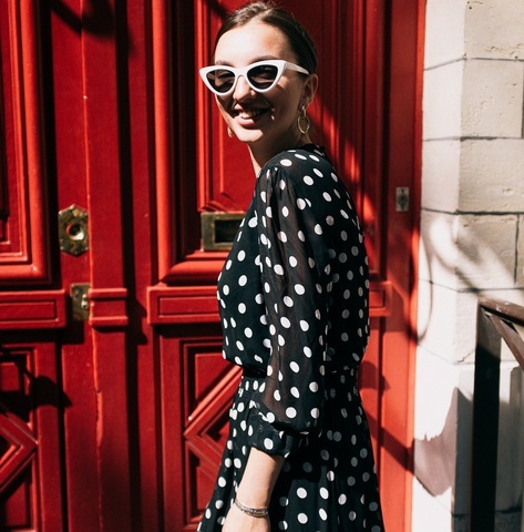  高時給スタート！急募案件★雑誌掲載多数！人気レディースアパレル販売のお仕事｜週5日フルタイムで安定収入♪