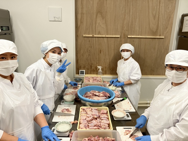 「三美焼鳥　北野店」テイクアウト専門焼鳥店の串刺し作業／正社員