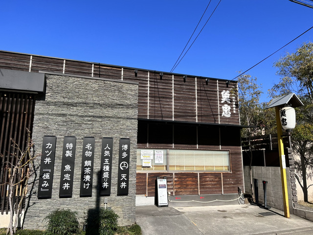 大人気海鮮食堂の厨房スタッフ