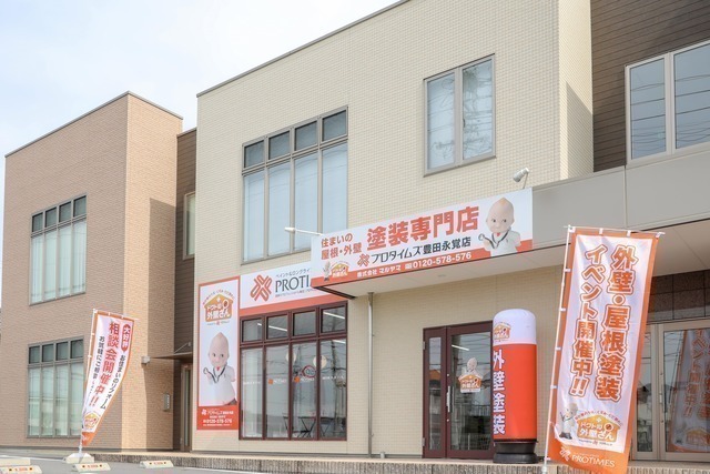 屋根・外壁の塗装工スタッフ