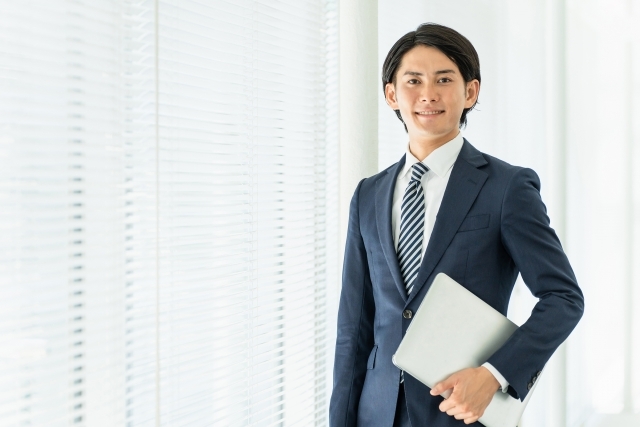 大手不動産グループ　月21万円以上　スタッフ管理など総務事務:/BSOB5942A