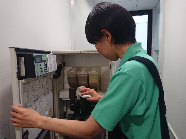 「福浦駅」お弁当の配膳スタッフ