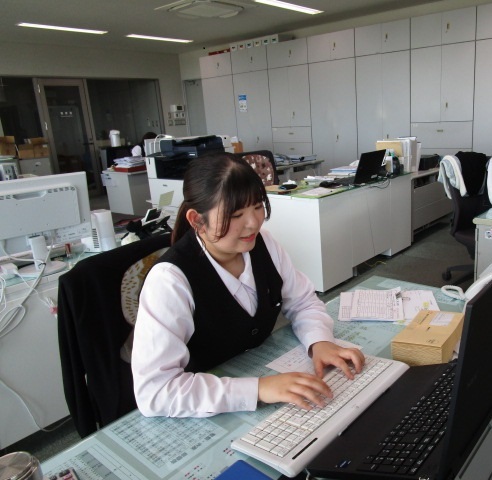 事務員（短大新卒）