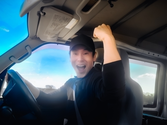  【101】＼日払い・週払いOK♪／大手コンビニ向け日用品・飲料・食品のルート配送業務 /派遣スタッフ