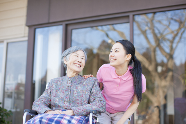 【グループホーム横浜汲沢・彩り】グループホームの介護スタッフ：アルバイト・パート