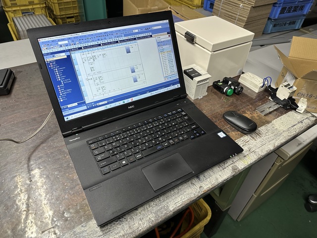 設備の点検スタッフ