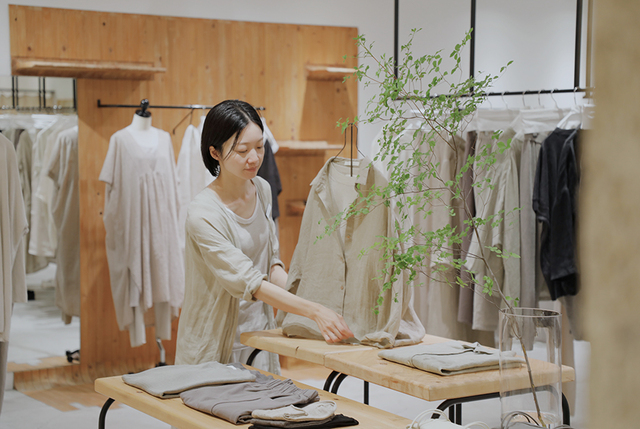 アパレル販売スタッフ