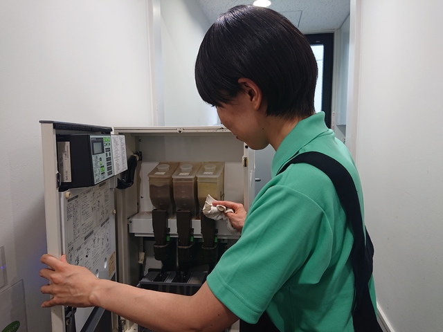 「福浦駅」電子機器工場の清掃員