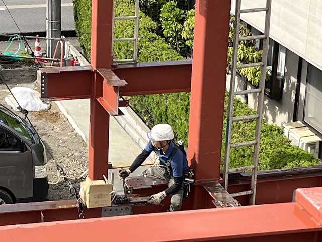 鉄骨工事の作業スタッフ
