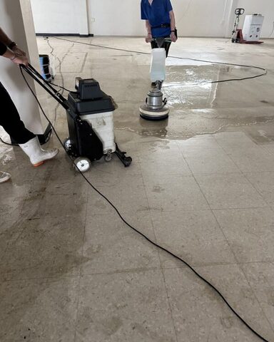 【未経験でもOK！】清掃スタッフ／正社員