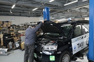 タクシー車両の自動車整備士