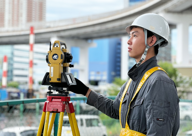 土地や建物の測量スタッフ