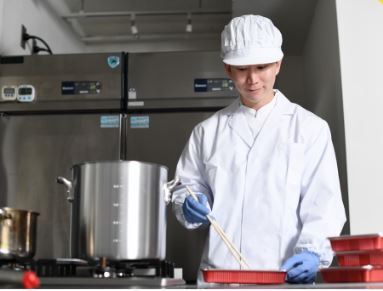 リゾートホテルのレストランの調理アシスタント　:/bsＢエンゼル_調理