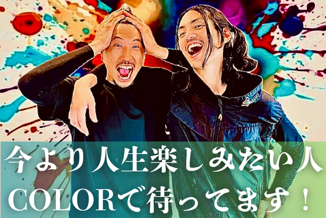 お家の床をきれいにする現場作業スタッフ