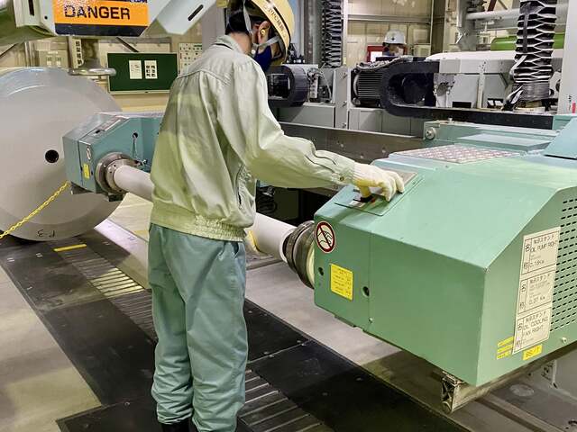 「紙製品を仕上げて、カタチにする仕事。」紙製品の仕上スタッフ　【三交替勤務】知識・経験ゼロからスタートできます。