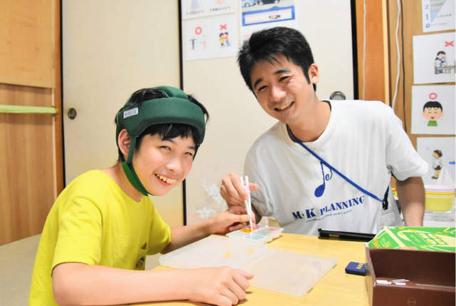 正社員／子どもたちの成長を支援する児童指導員／土日祝休み／完全週休2日制／残業ほぼなし／福利厚生充実