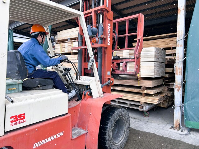  自社工場での資材の発注と払い出し業務