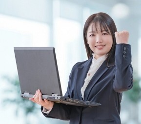 4月スタート　有名グループで営業事務スタッフ　女学院前駅チカ: /BSOB6233B