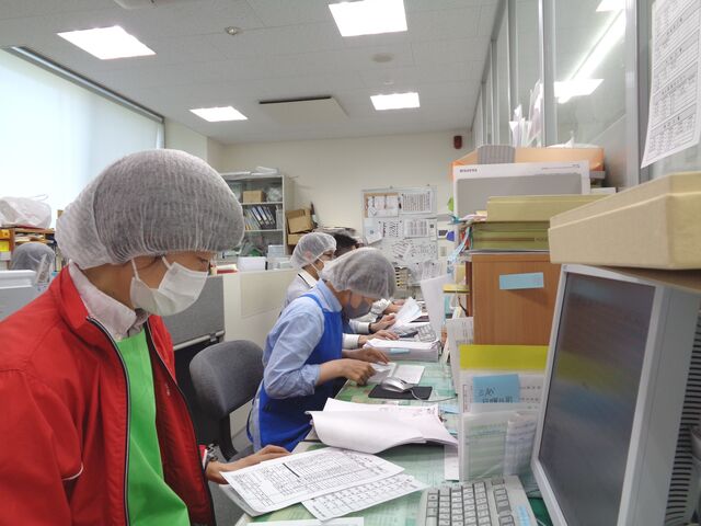 菓子販売会社の営業兼企画デザイン