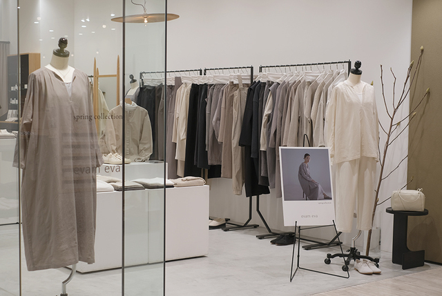 evam eva 大阪店　アパレル販売スタッフ