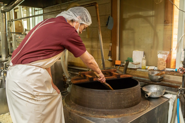 「真狩豆腐工房　湧水の里」豆腐製造スタッフ／未経験から始められる豆腐職人への第一歩