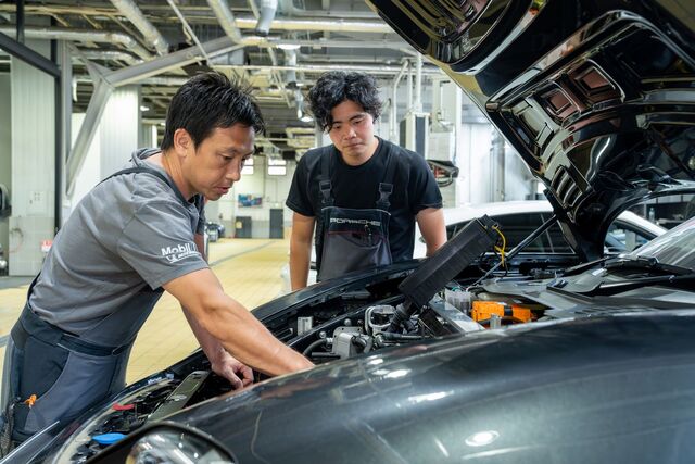 ポルシェ正規ディーラーでの自動車整備士